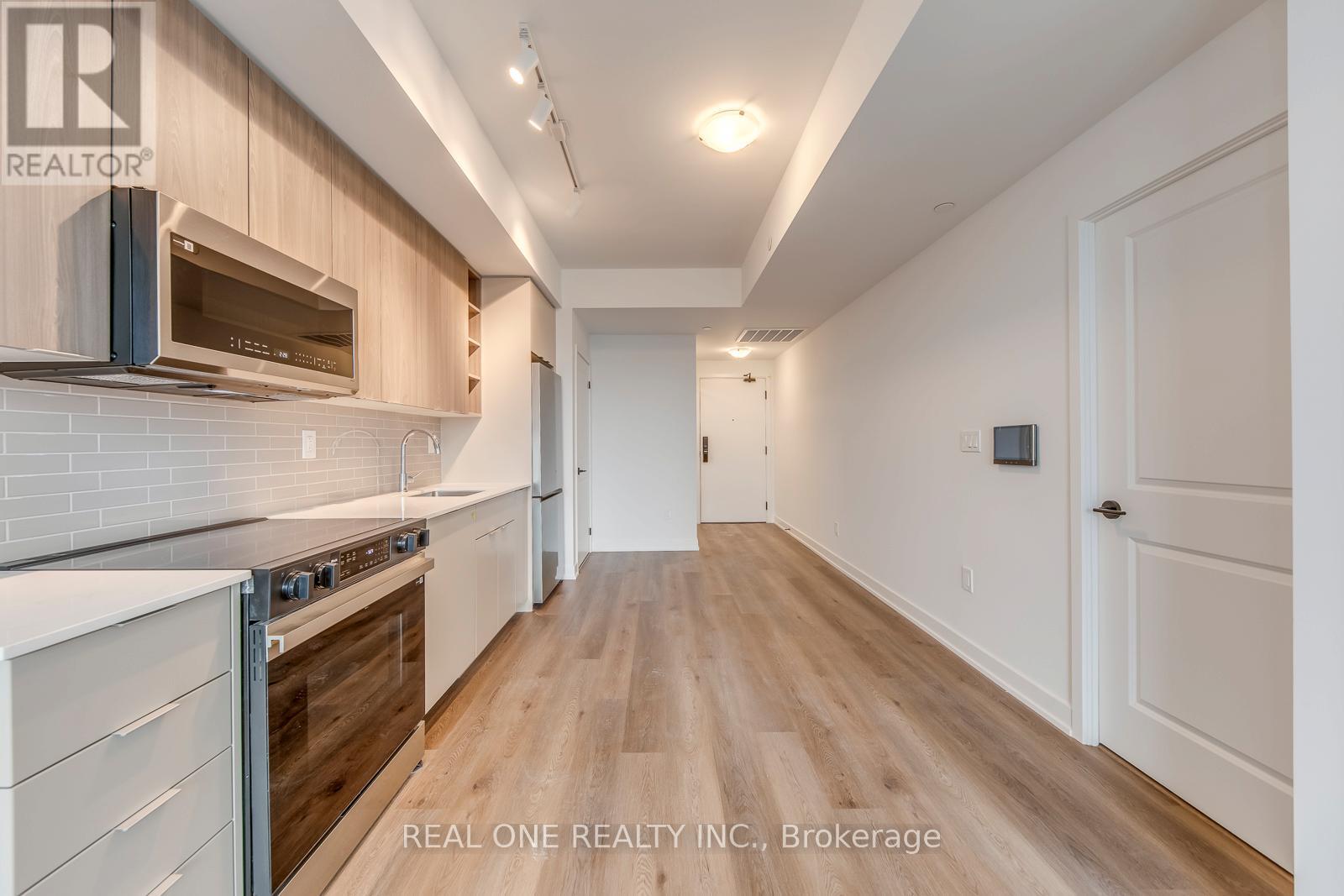2010 - 2075 Lakeshore Road, Burlington, Ontario  L7R 0H3 - Photo 8 - W13104622