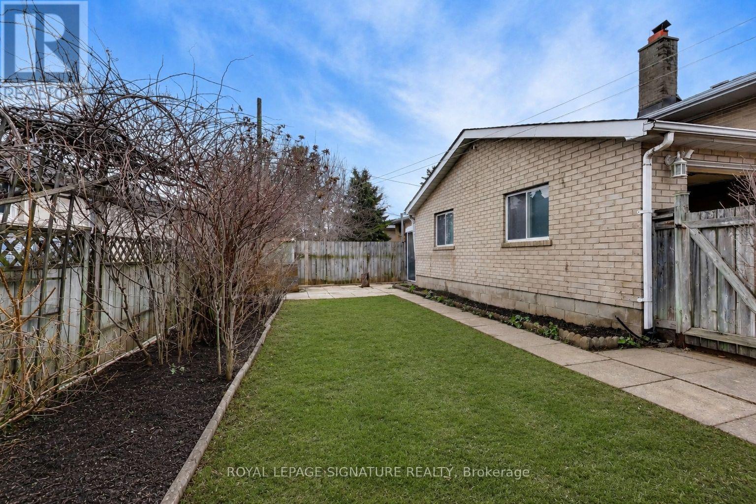 1 Charlemont Crescent, Toronto, Ontario  M1T 1M3 - Photo 34 - E13024476