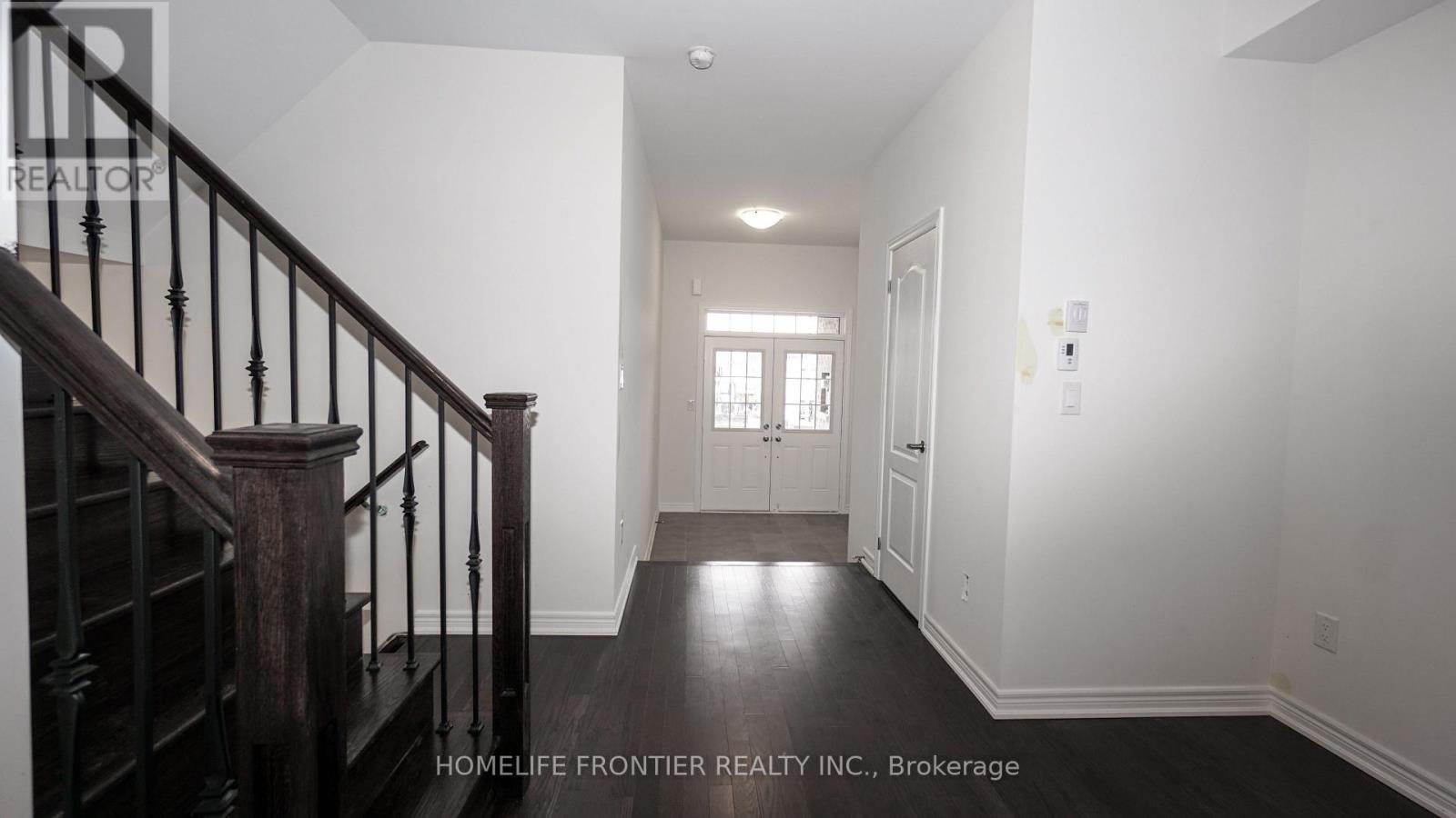 200 Roy Harper Avenue, Aurora, Ontario  L4G 7C4 - Photo 4 - N13101770