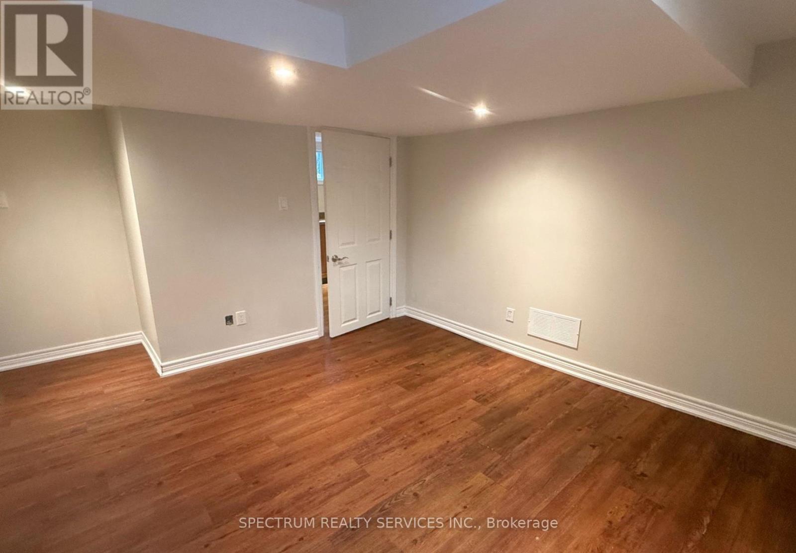 Lower - 1002 Weston Road, Toronto, Ontario  M6N 3S1 - Photo 7 - W13104036
