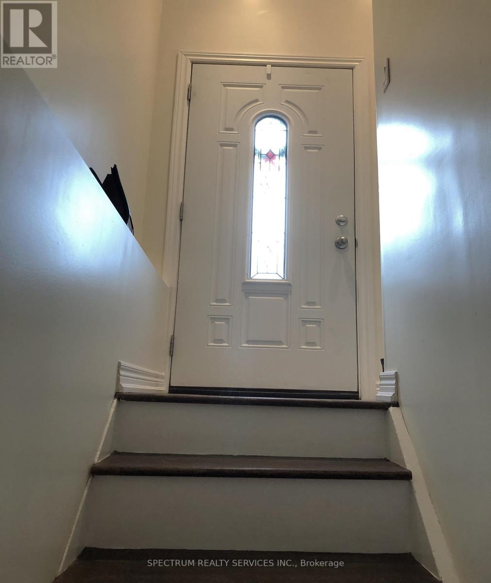 Lower - 1002 Weston Road, Toronto, Ontario  M6N 3S1 - Photo 18 - W13104036