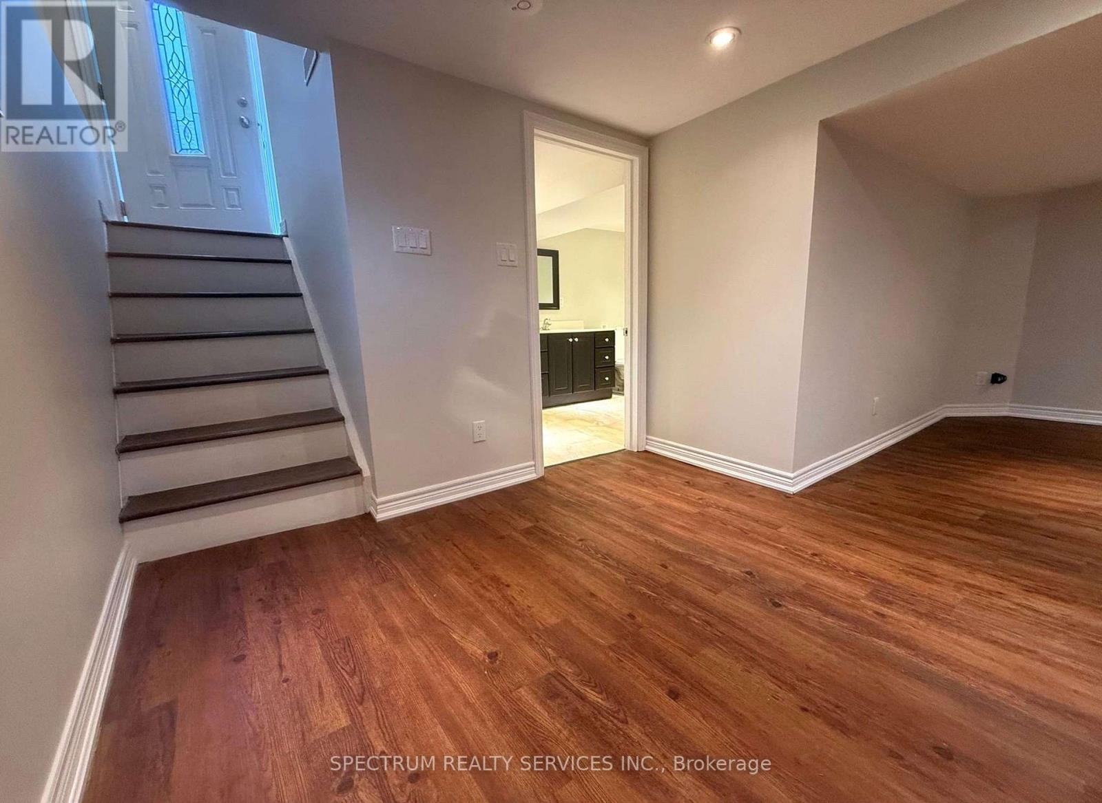 Lower - 1002 Weston Road, Toronto, Ontario  M6N 3S1 - Photo 8 - W13104036