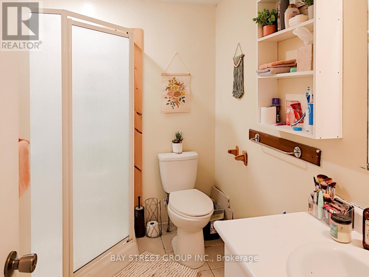 Upper Floor - 38 Noecker Street, Waterloo, Ontario  N2J 2R4 - Photo 8 - X13104518