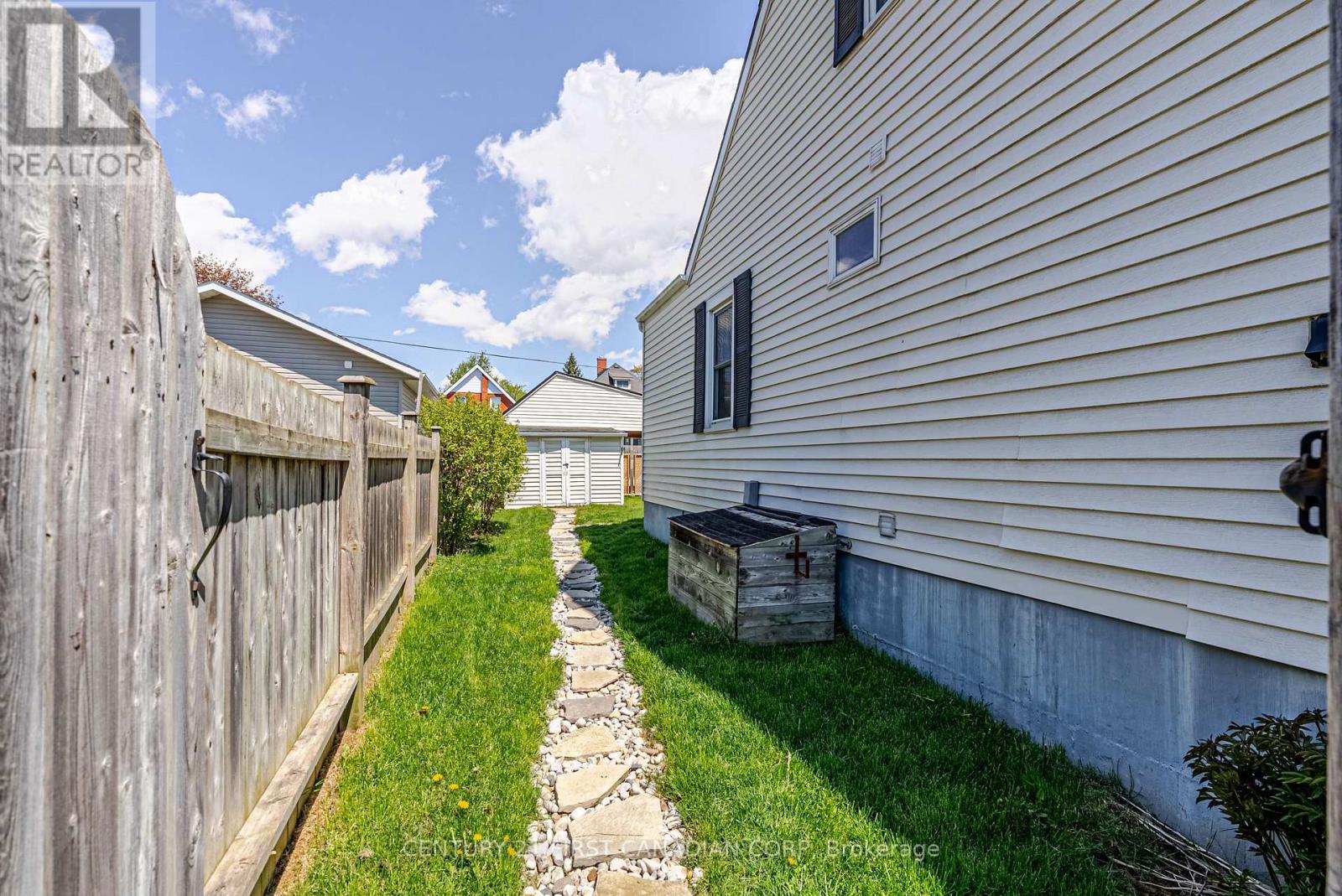 108 Myrtle Street, St. Thomas, Ontario  N5R 2G3 - Photo 36 - X13019508