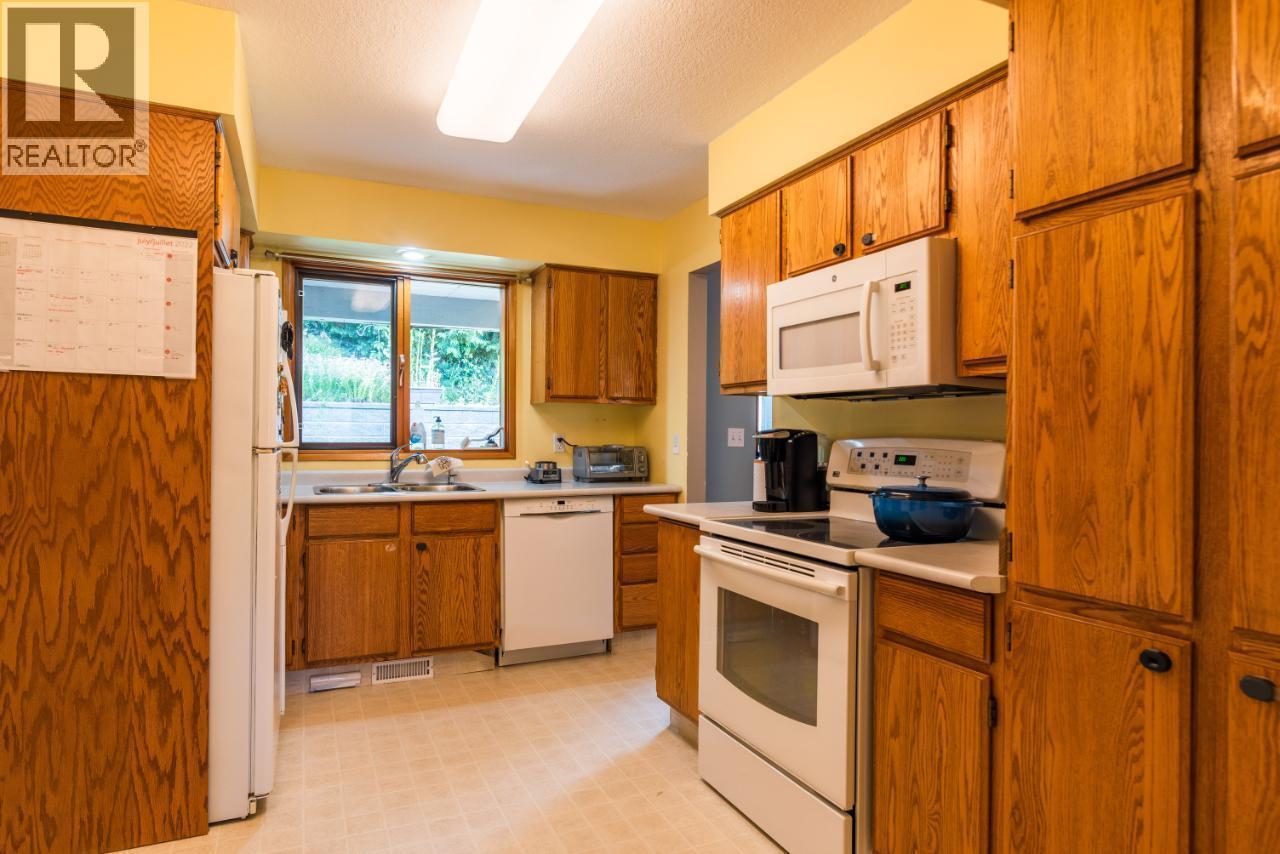 3506 Southridge Drive, Castlegar, British Columbia  V1N 4A3 - Photo 13 - 10386690