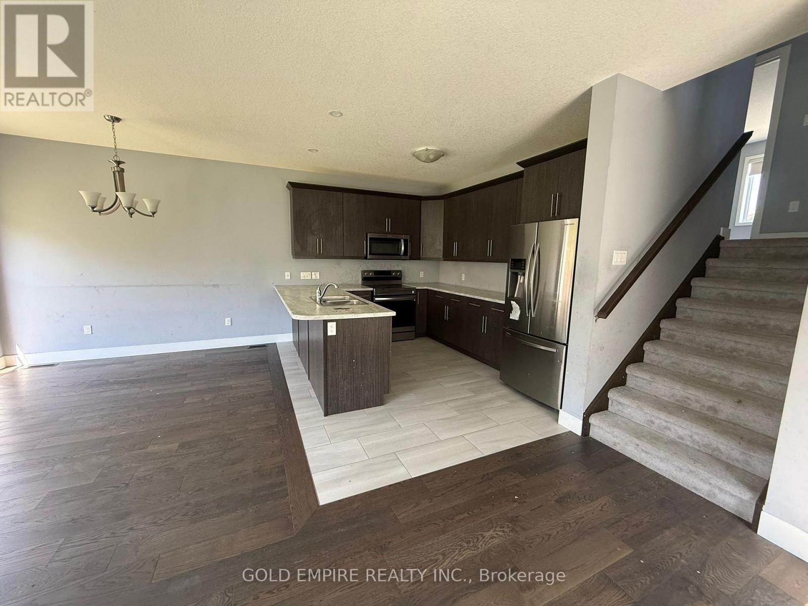 Upper - 2004 Evans Boulevard, London South, Ontario  N6M 0J7 - Photo 6 - X13104936