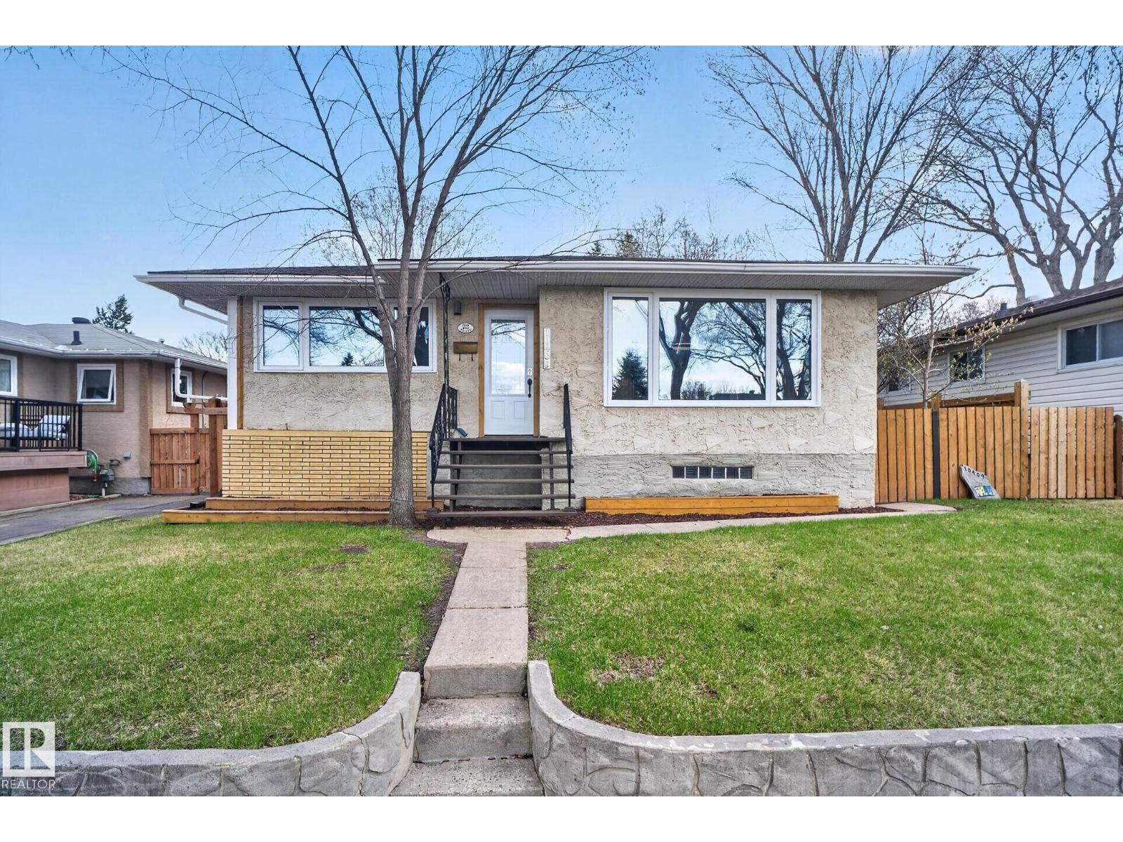10409 83 St Nw, Edmonton, Alberta  T6A 3P2 - Photo 2 - E4486673