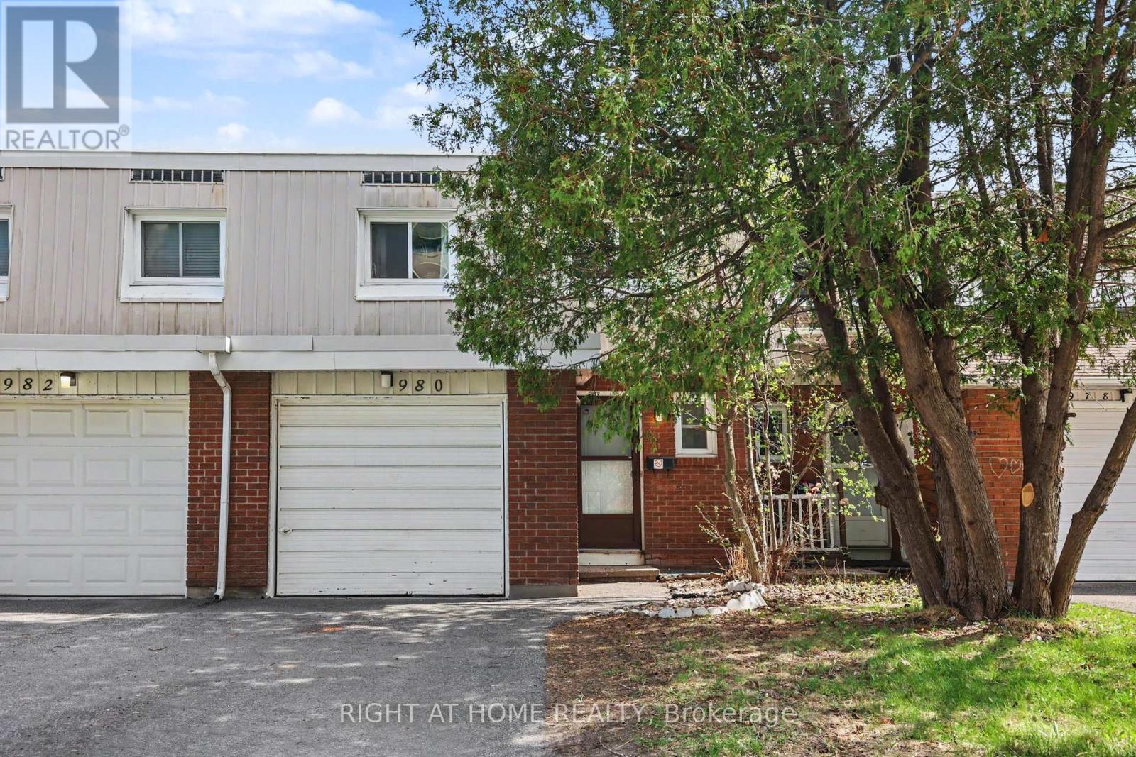 207 - 980 Gulf Place, Ottawa, Ontario  K1K 3Y1 - Photo 2 - X13104876