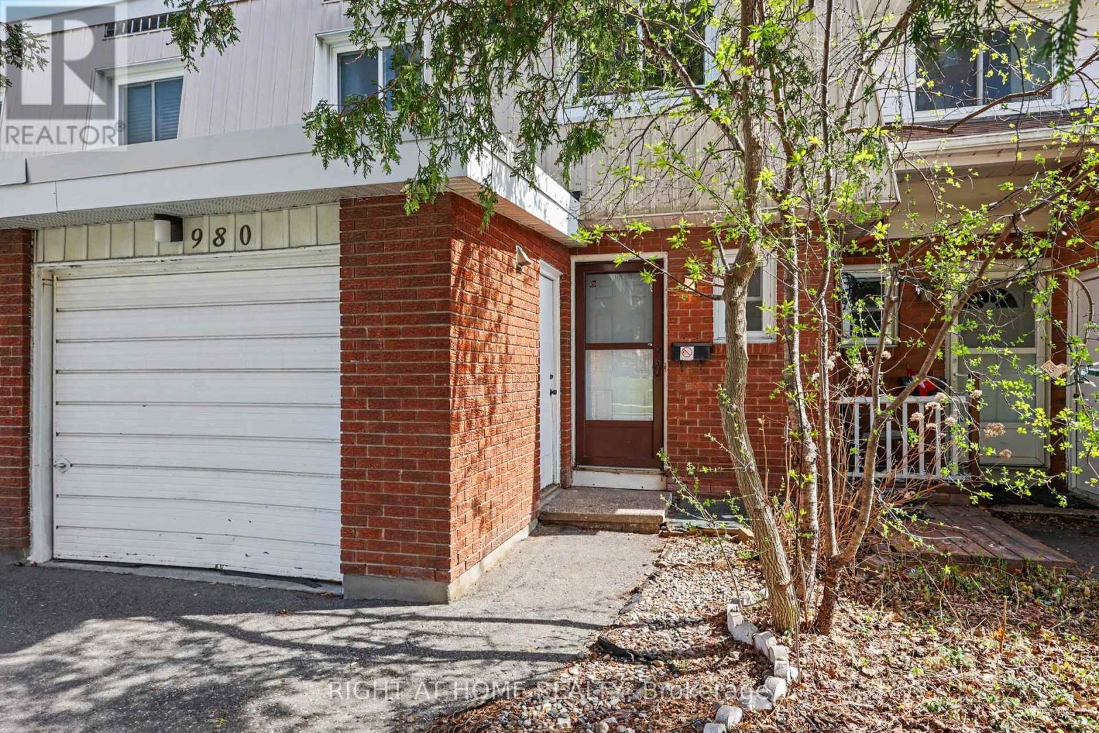207 - 980 Gulf Place, Ottawa, Ontario  K1K 3Y1 - Photo 3 - X13104876