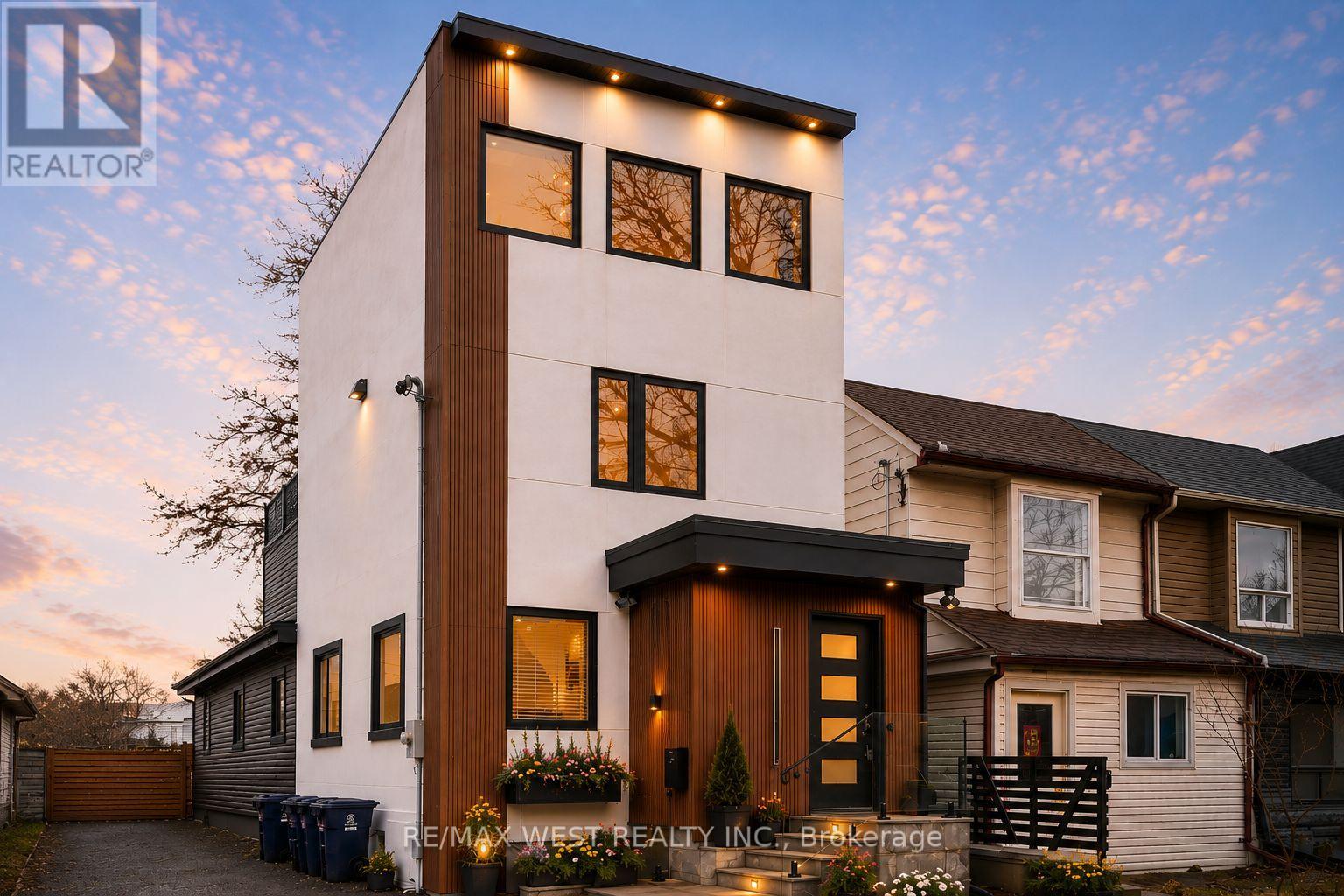 201 RHODES AVENUE, Toronto, Ontario