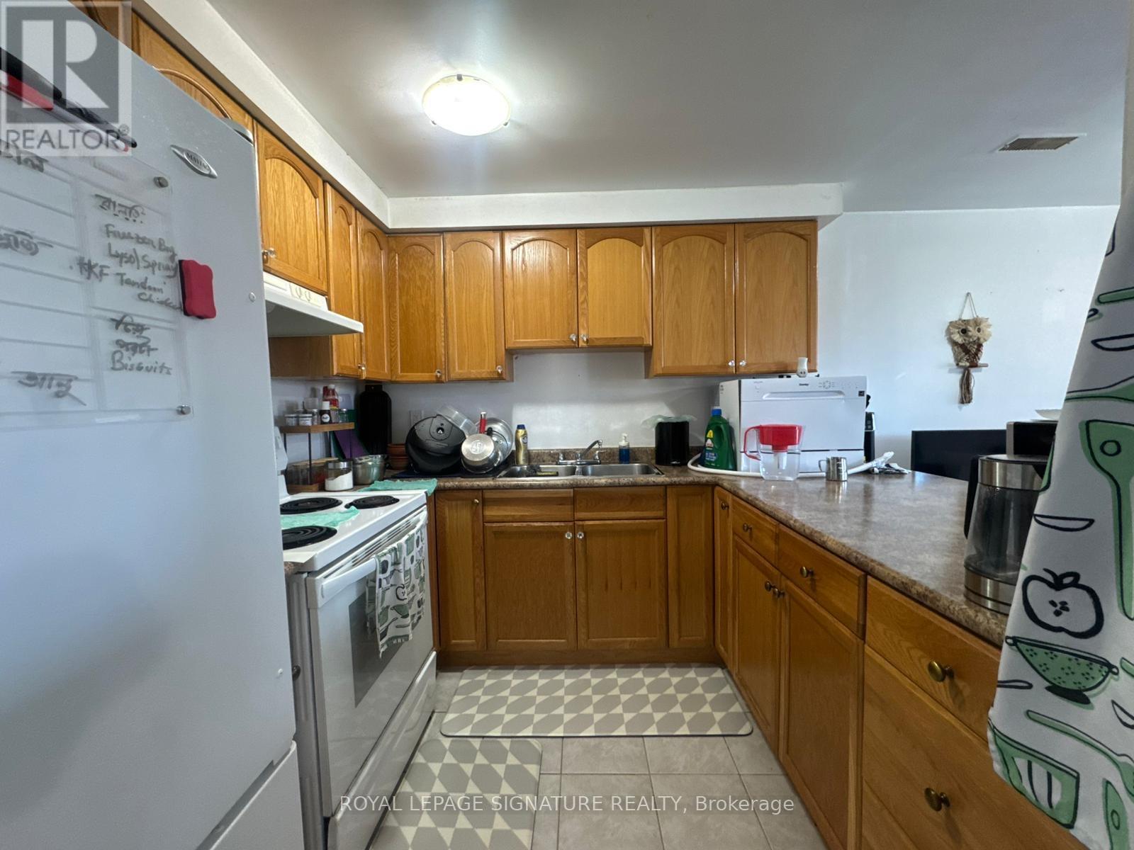 1585 Avonmore Square, Pickering, Ontario  L1V 7H5 - Photo 5 - E13027968