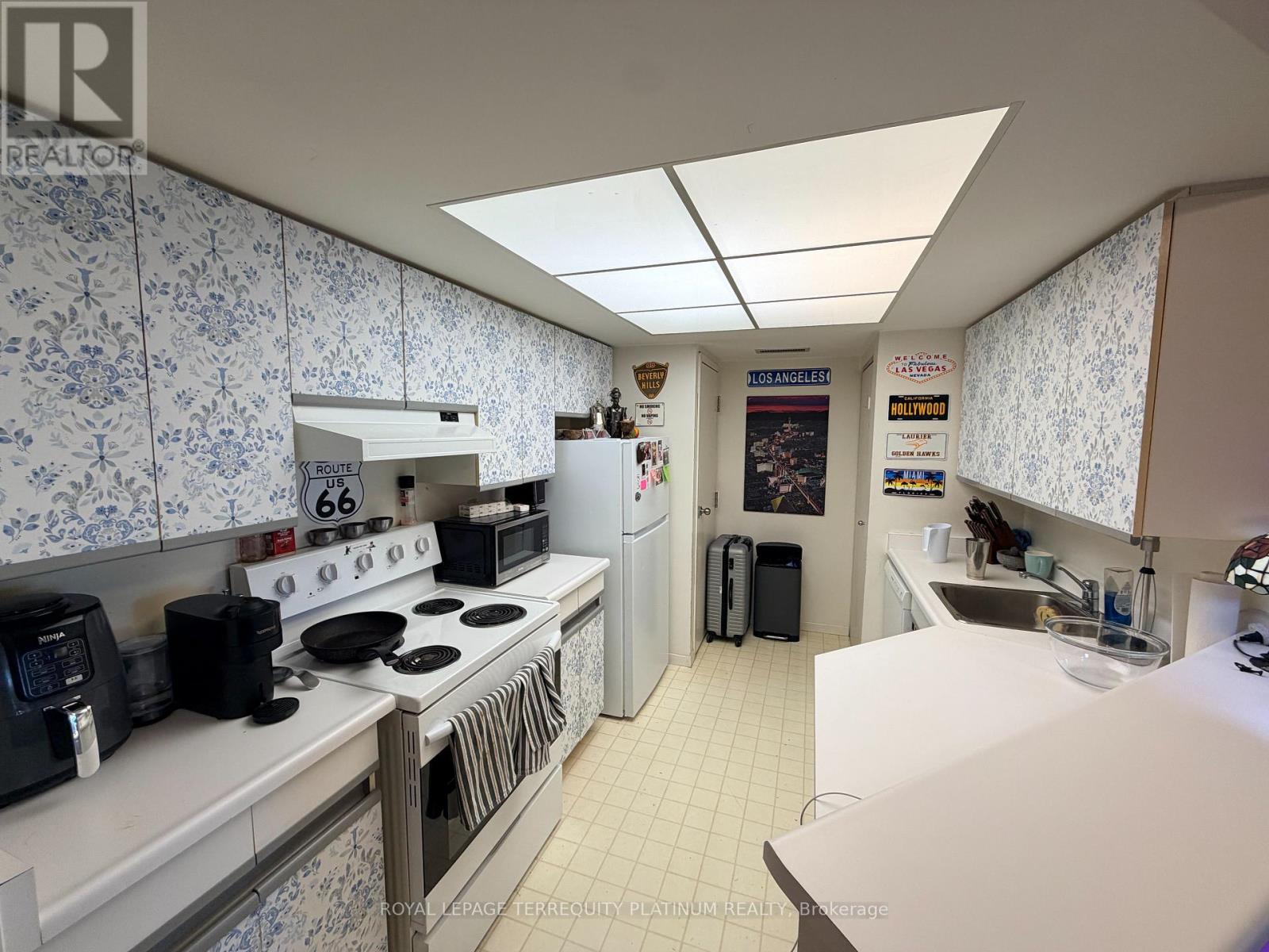 3305 - 1001 Bay Street, Toronto, Ontario  M5S 3A6 - Photo 5 - C13104688