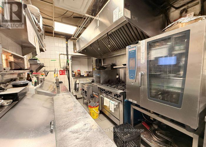 501 College Street, Toronto, Ontario  M5S 2K2 - Photo 9 - C13104934