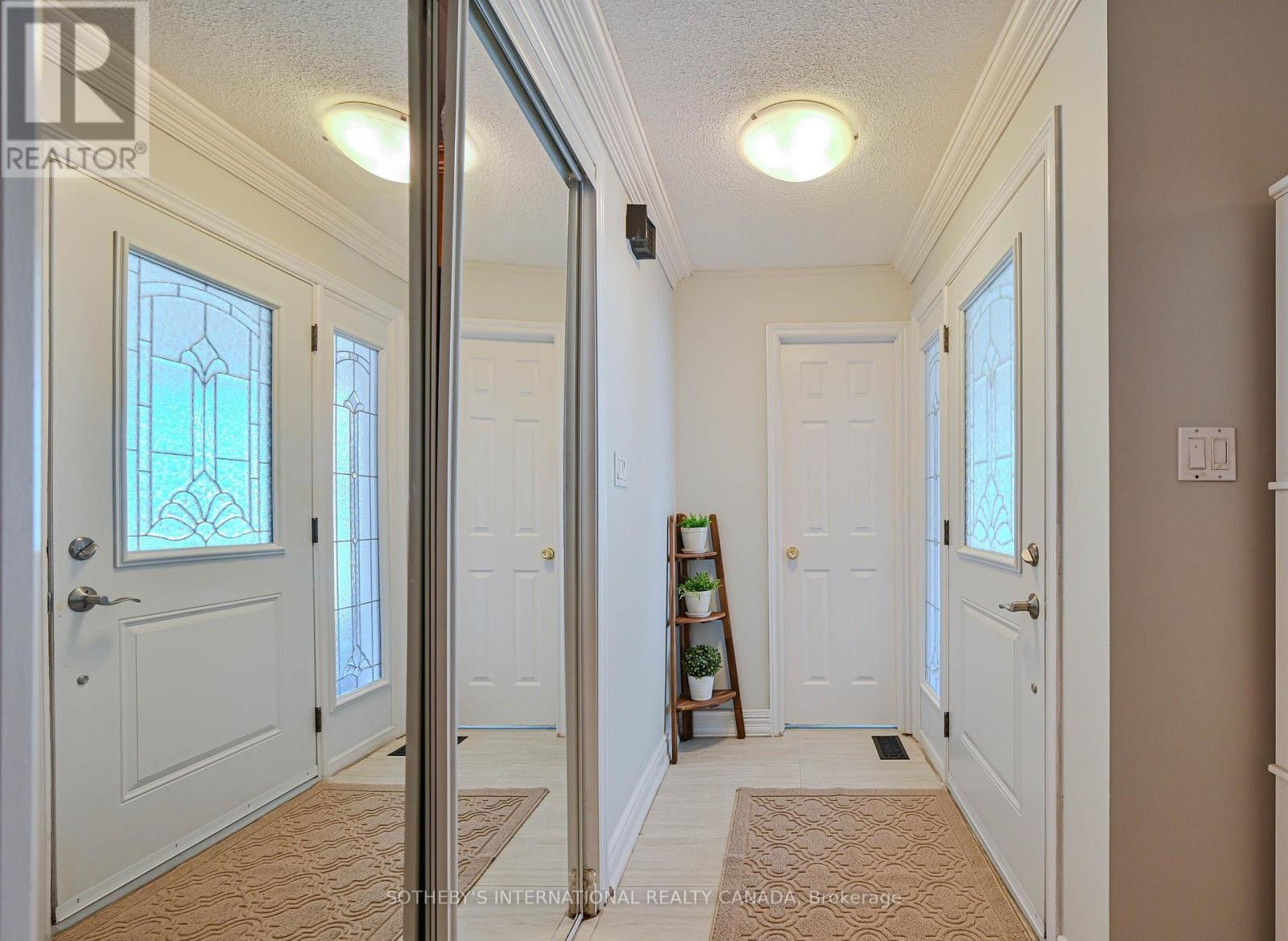 3352 Queen Frederica Drive, Mississauga, Ontario  L4Y 3B2 - Photo 3 - W13099036