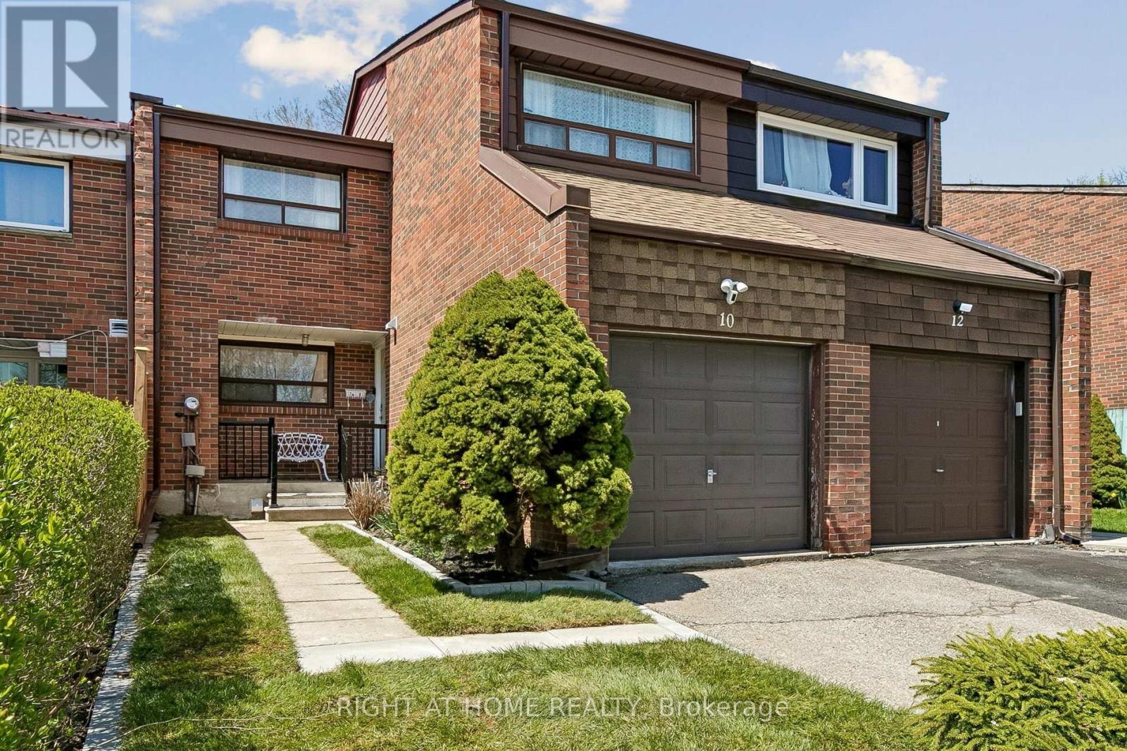 10 SACHEMS PLACE, Toronto, Ontario