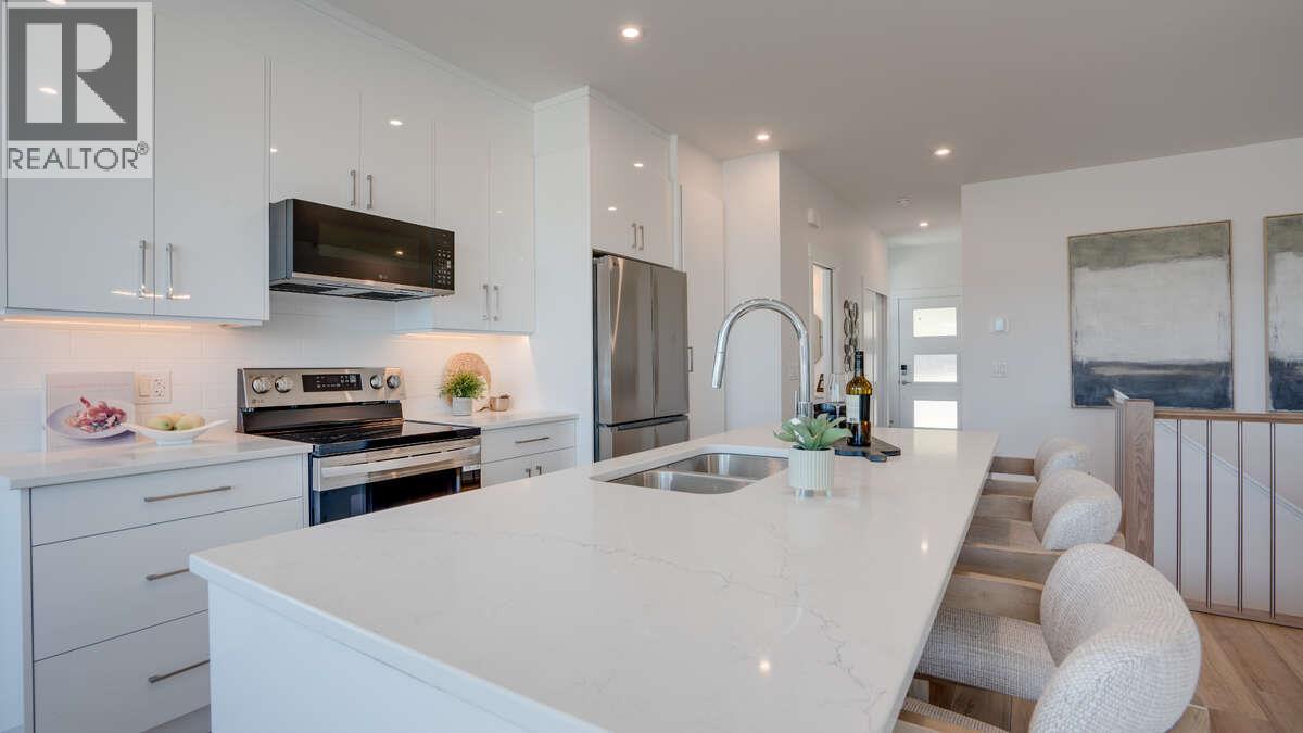 1050 Mt Revelstoke Place Unit# 2, Vernon, British Columbia  V1B 3Z9 - Photo 16 - 10368895