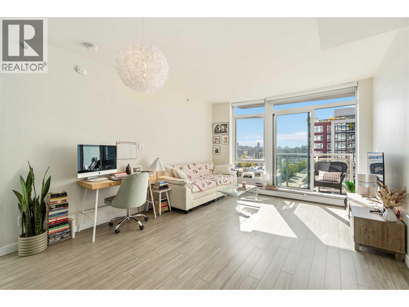 1108 1775 Quebec Street, Vancouver, British Columbia  V5T 0E3 - Photo 1 - R3115095