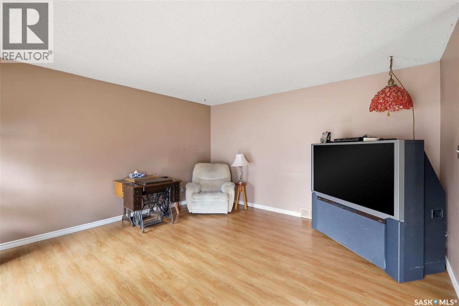 142 Heise Crescent, Saskatoon, Saskatchewan  S7M 4V3 - Photo 3 - SK035459