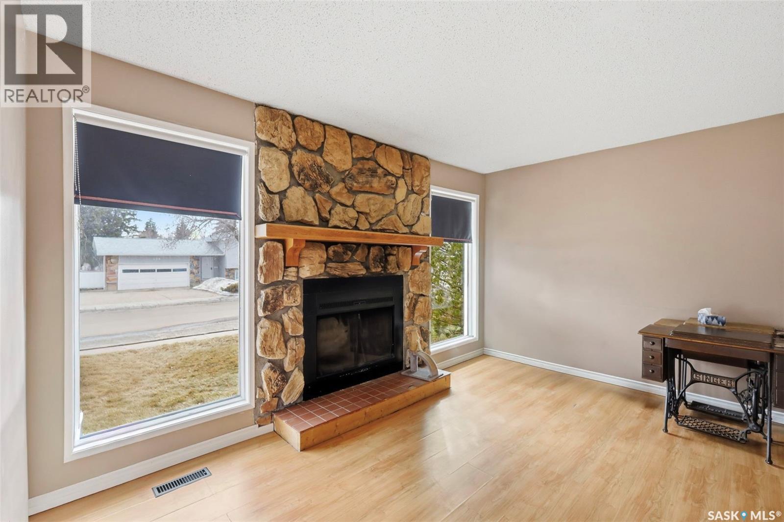 142 Heise Crescent, Saskatoon, Saskatchewan  S7M 4V3 - Photo 6 - SK035459