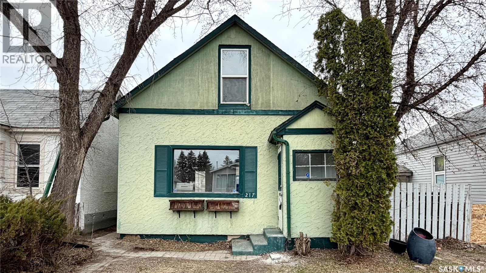 217 L Avenue N, Saskatoon, Saskatchewan  S7L 2P3 - Photo 2 - SK035454