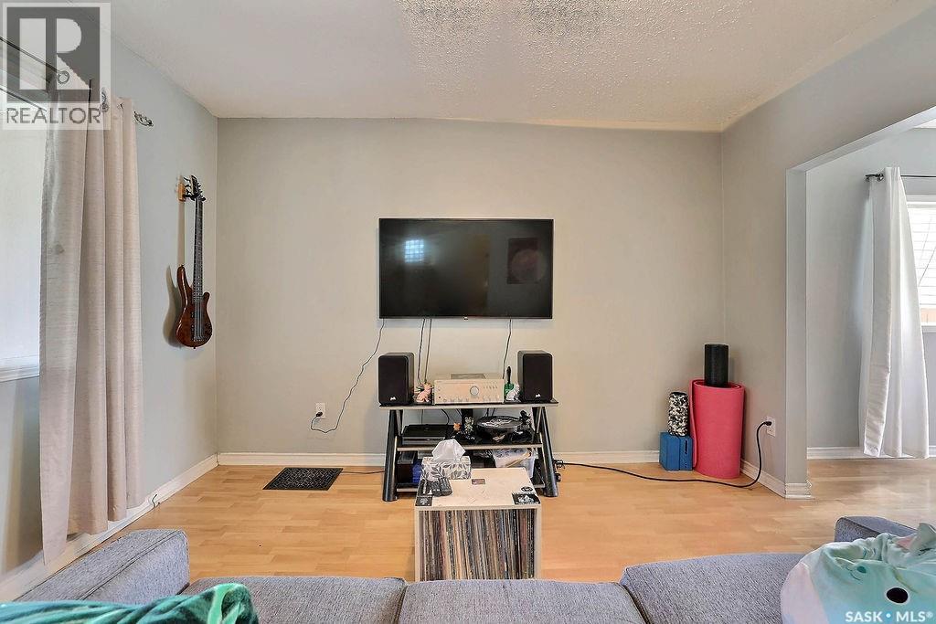 2066 Wallace Street, Regina, Saskatchewan  S4N 4A4 - Photo 3 - SK035410