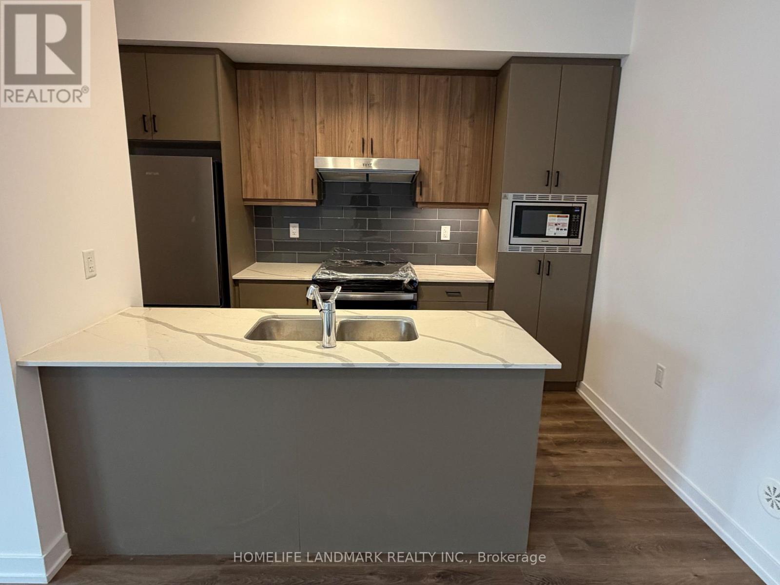 116 - 51 Jefferson Side Road, Richmond Hill, Ontario  L4E 1M1 - Photo 2 - N13104780