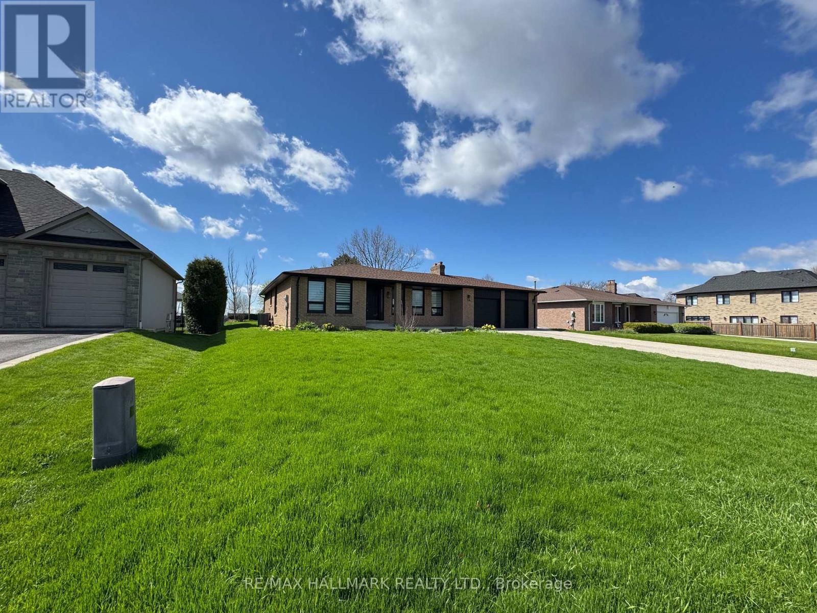 17 Janet Avenue, King (Nobleton), Ontario  L0G 1N0 - Photo 2 - N13104894