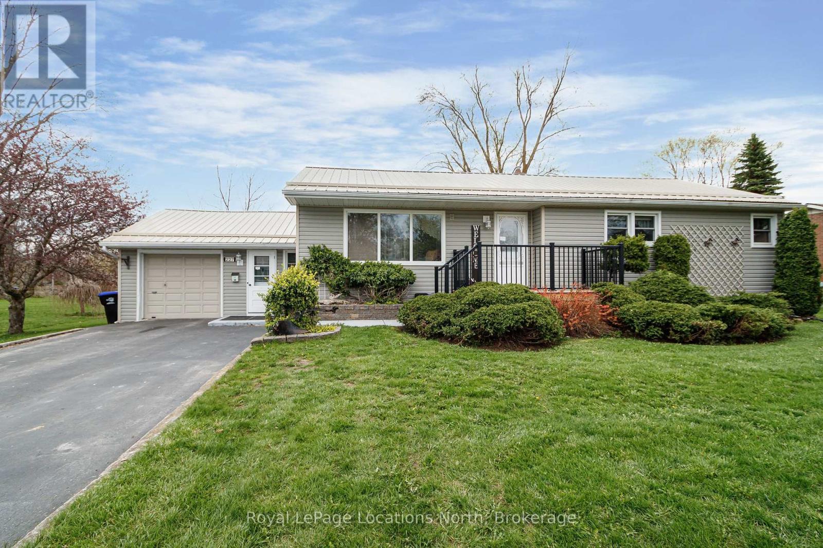 227 Superior Street, Clearview, Ontario  L0M 1S0 - Photo 3 - S12873058