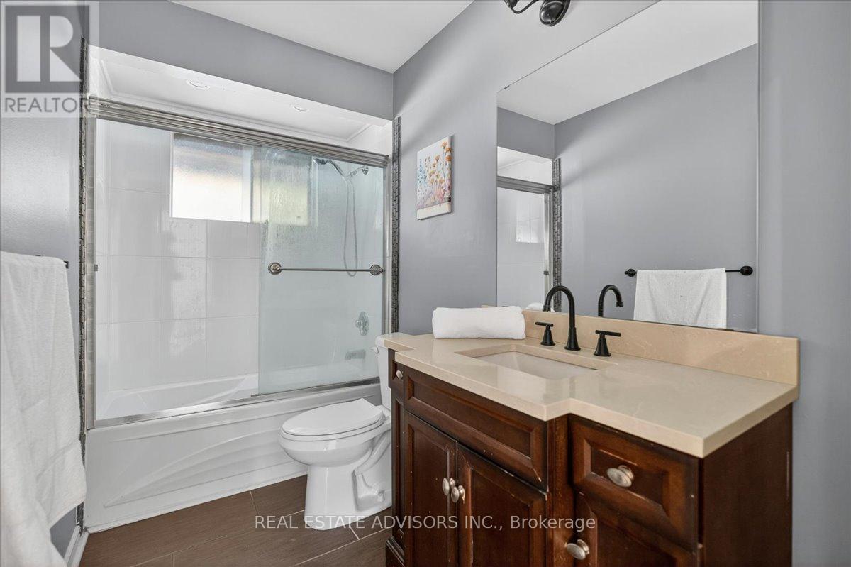 84 Ardglen Drive, Brampton, Ontario  L6W 1V6 - Photo 19 - W13104660