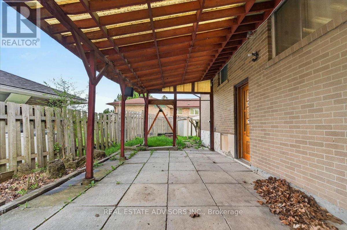 84 Ardglen Drive, Brampton, Ontario  L6W 1V6 - Photo 38 - W13104660