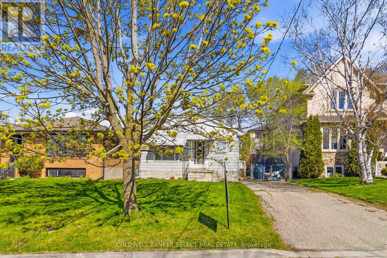879 Sixth Street, Mississauga, Ontario  L5E 1N5 - Photo 2 - W13104826