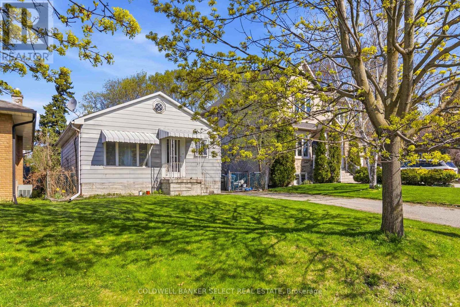 879 Sixth Street, Mississauga, Ontario  L5E 1N5 - Photo 3 - W13104826