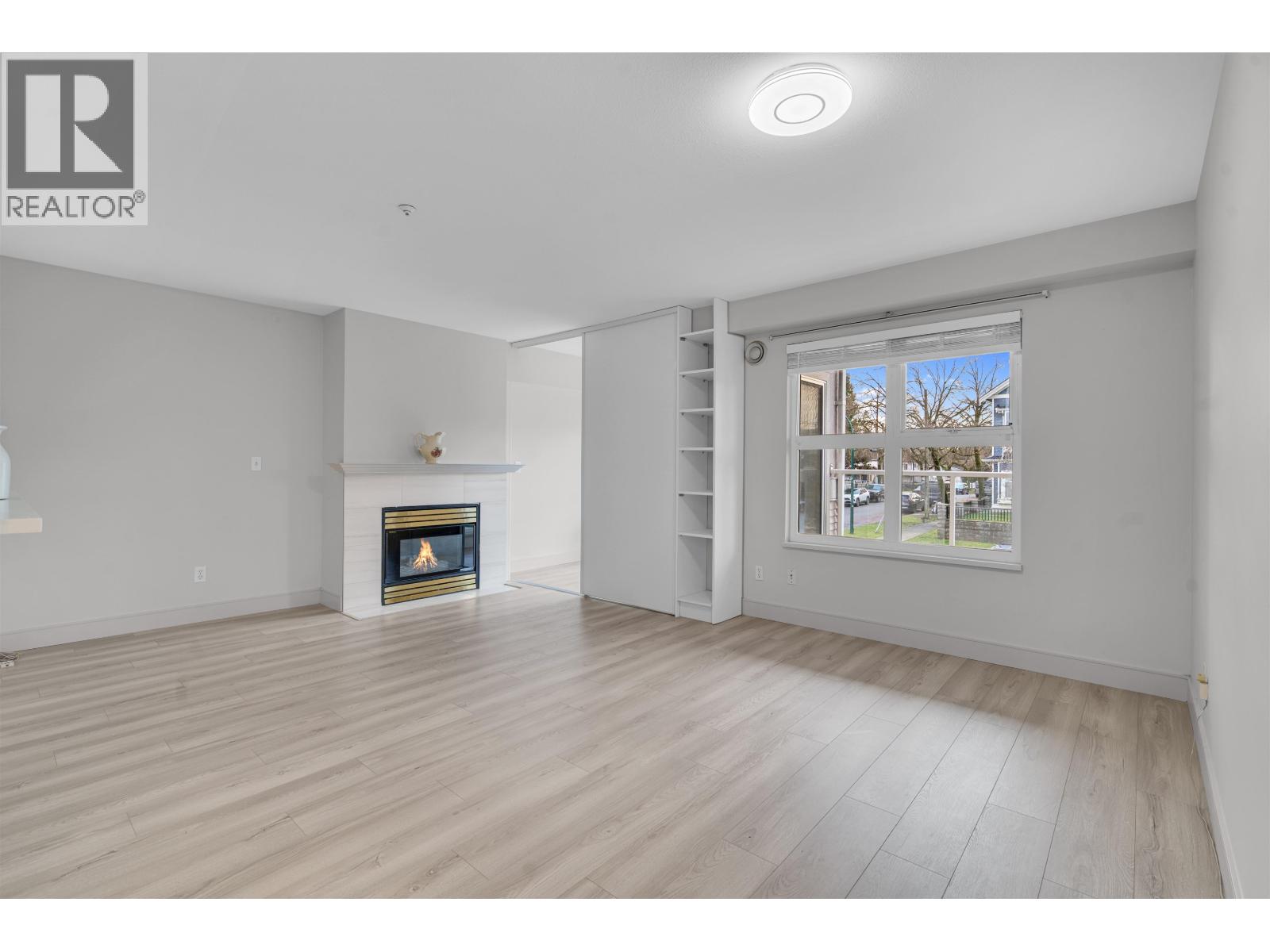 205 2965 Horley Street, Vancouver, British Columbia  V5R 6B9 - Photo 2 - R3117426