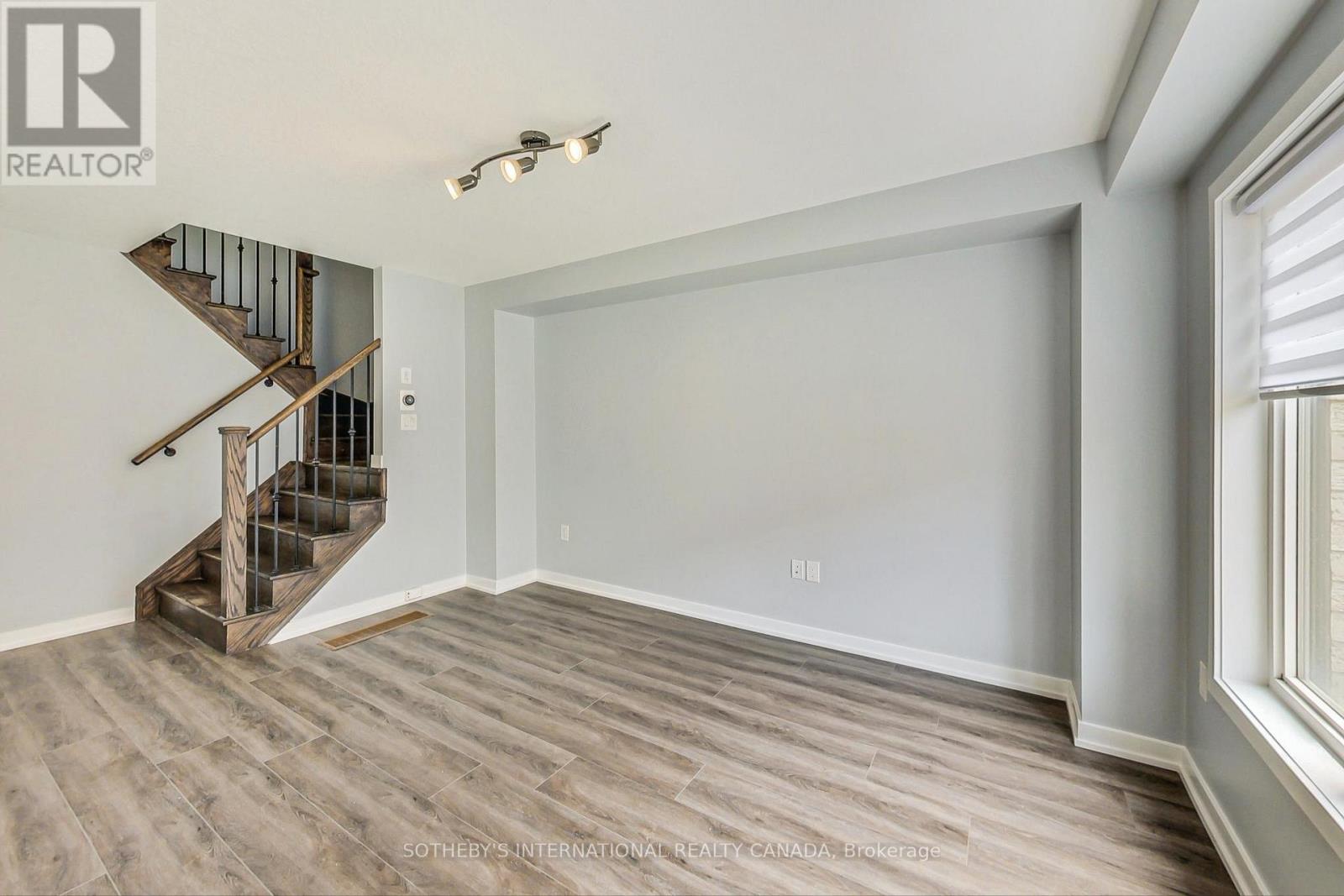 131 Pagebrook Crescent, Hamilton, Ontario  L8J 0K7 - Photo 3 - X13104892