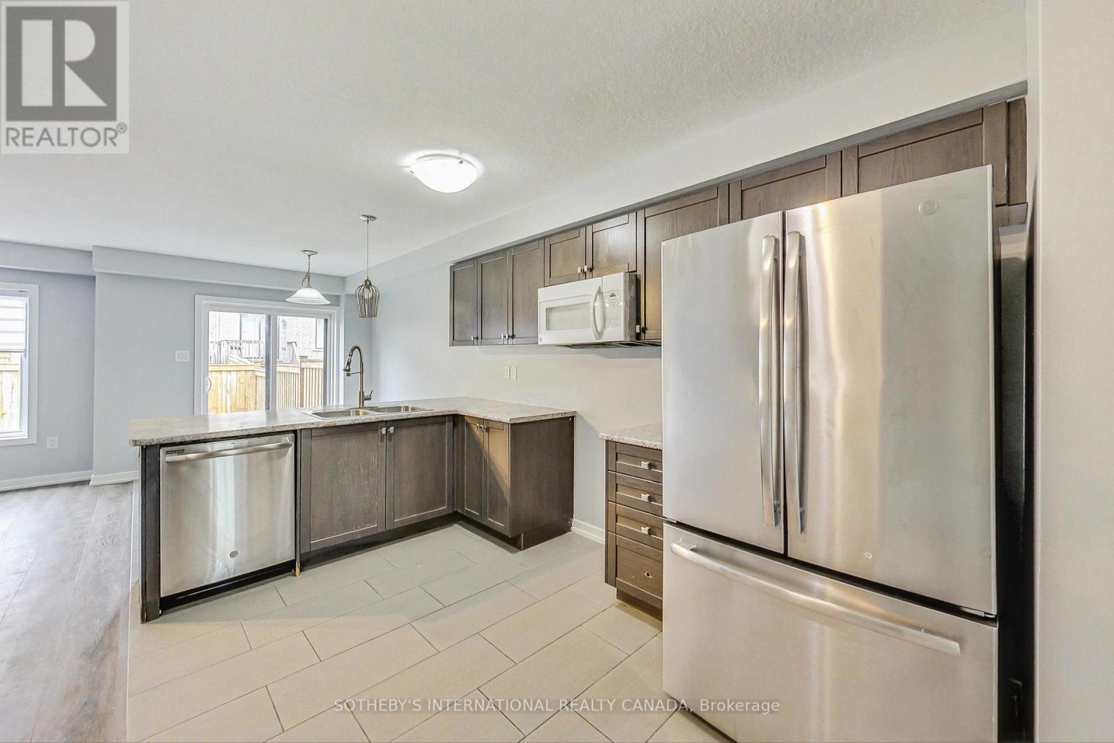 131 Pagebrook Crescent, Hamilton, Ontario  L8J 0K7 - Photo 4 - X13104892