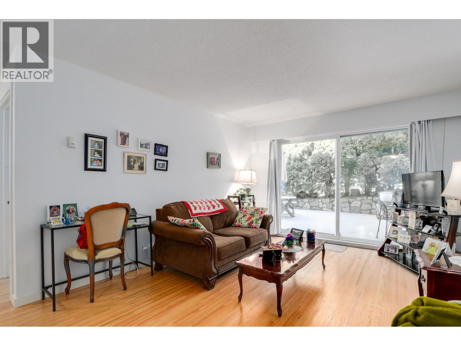 104 135 W 21st Street, North Vancouver, British Columbia  V7M 1Z2 - Photo 2 - R3121417
