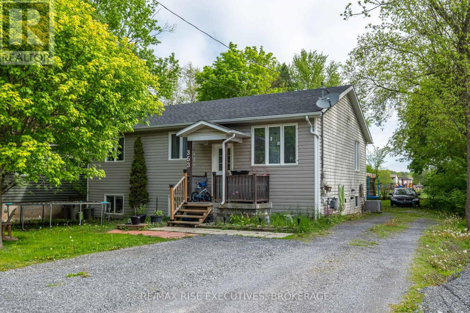 353 CHARLES STREET, Gananoque, Ontario