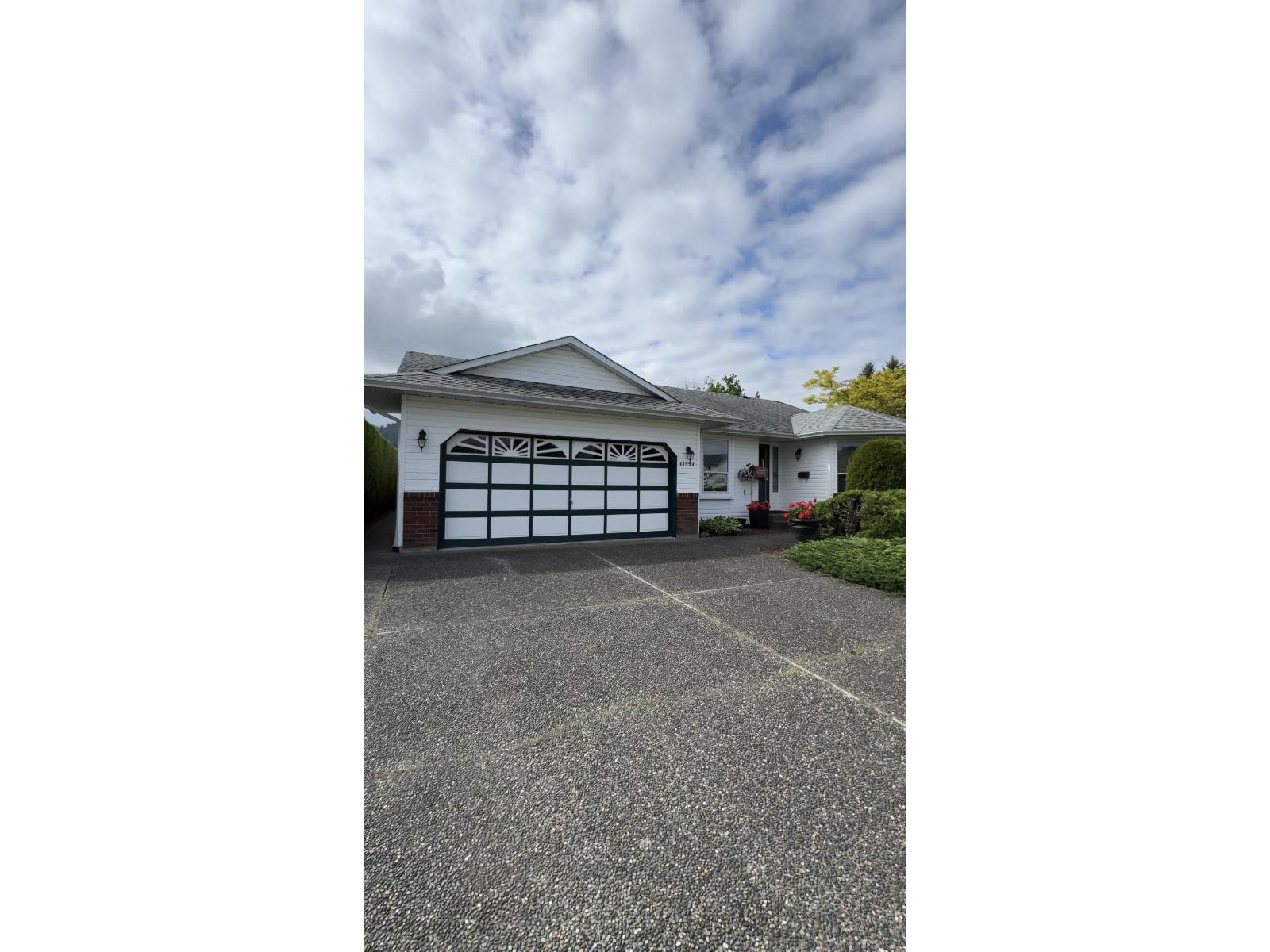 44954 Bedford Place, Sardis South, Chilliwack, British Columbia  V2R 3C2 - Photo 1 - R3121318