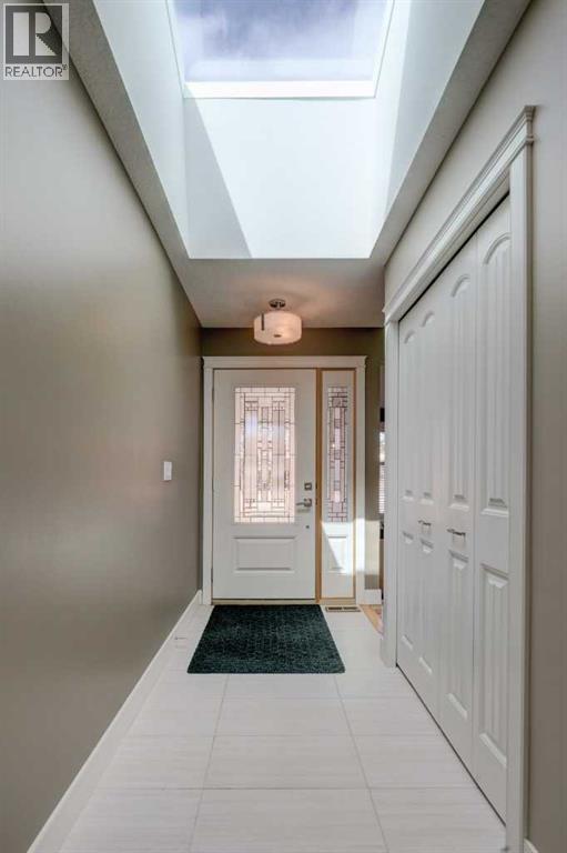 1304 Norfolk Drive NW, Calgary, Alberta  T2K 5P3 - Photo 3 - A2306550