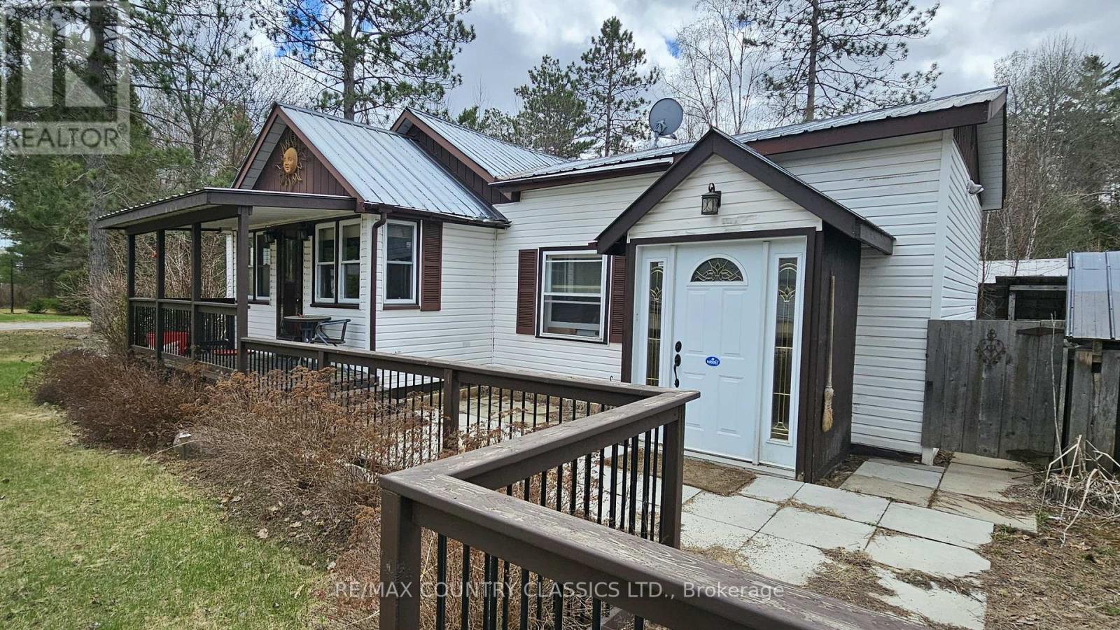 795 RIVERSIDE DRIVE, Madawaska Valley, Ontario
