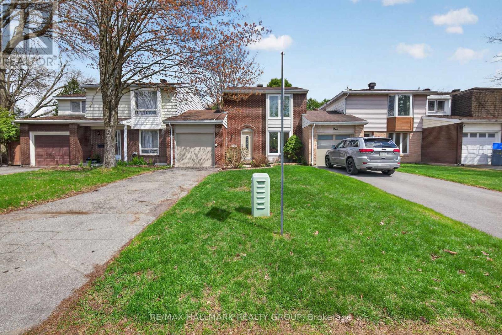 6 BEDDOE LANE, Ottawa, Ontario