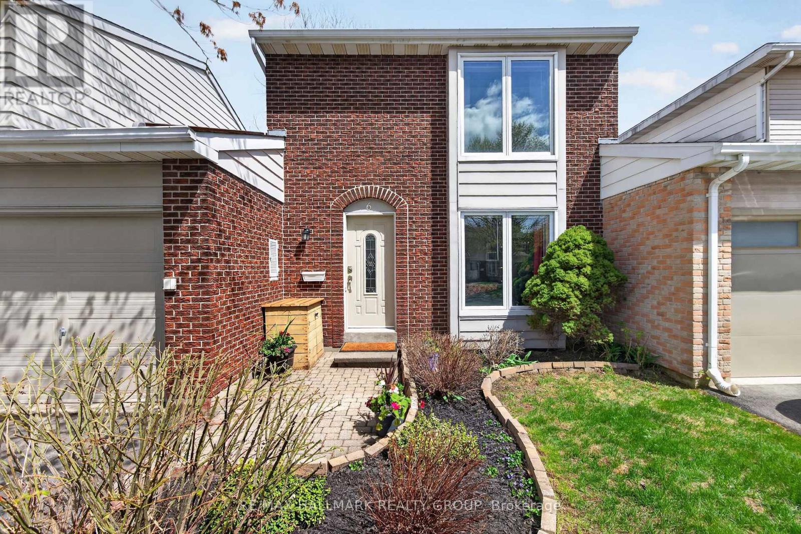 6 Beddoe Lane, Ottawa, Ontario  K1B 3Y1 - Photo 2 - X13105034