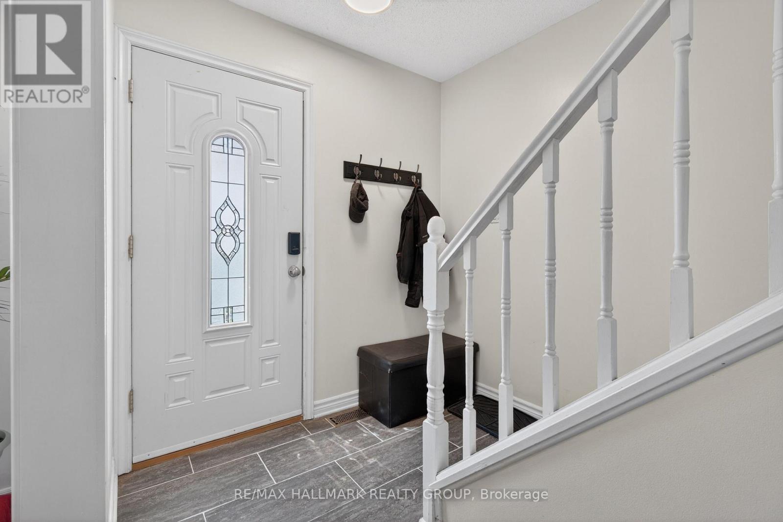 6 Beddoe Lane, Ottawa, Ontario  K1B 3Y1 - Photo 3 - X13105034