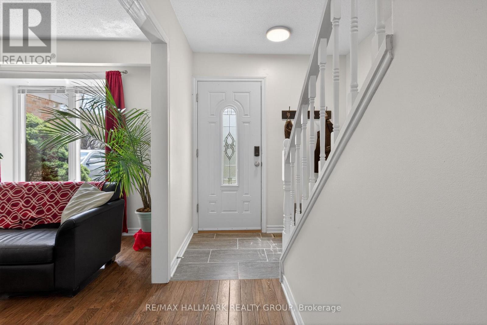 6 Beddoe Lane, Ottawa, Ontario  K1B 3Y1 - Photo 4 - X13105034