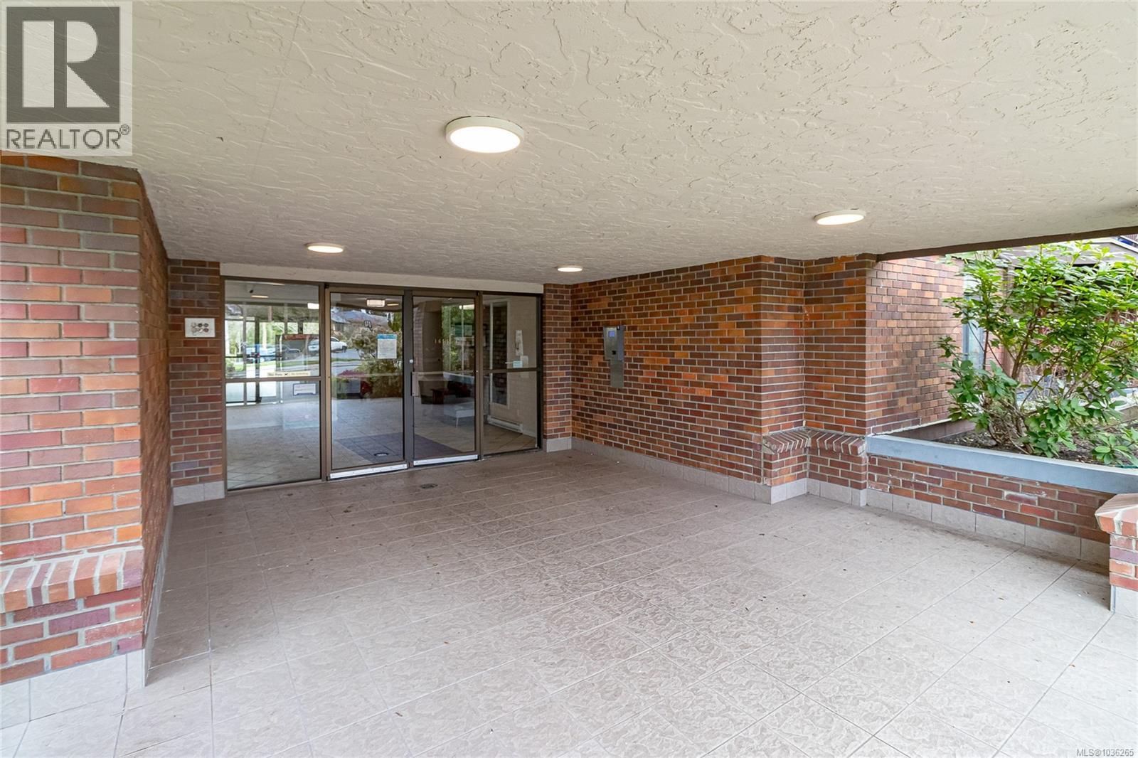 314 1655 Begbie St, Victoria, British Columbia  V8R 1L4 - Photo 3 - 1036265