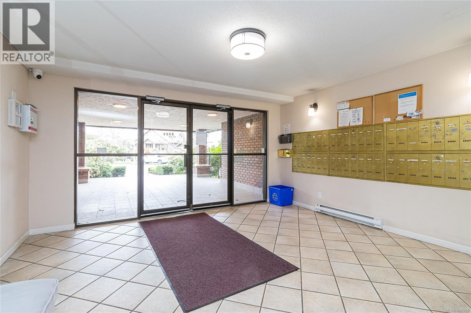 314 1655 Begbie St, Victoria, British Columbia  V8R 1L4 - Photo 4 - 1036265
