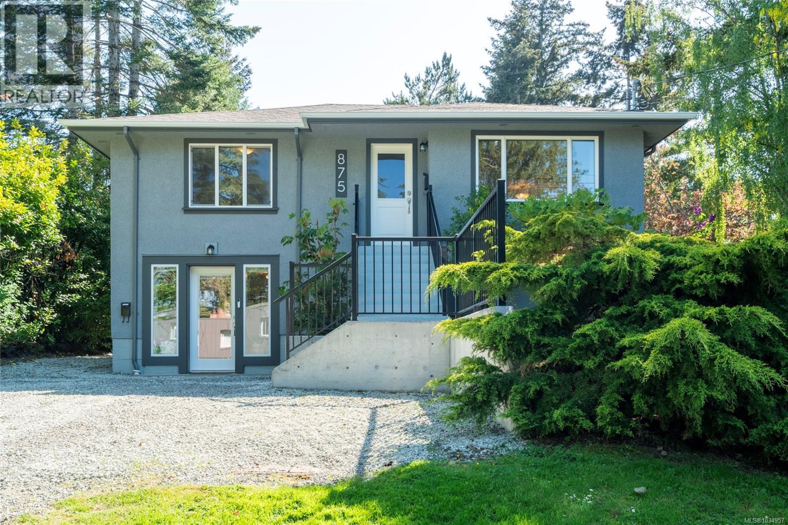 875 Gladiola Ave, Saanich, British Columbia  V8Z 2T5 - Photo 1 - 1034957
