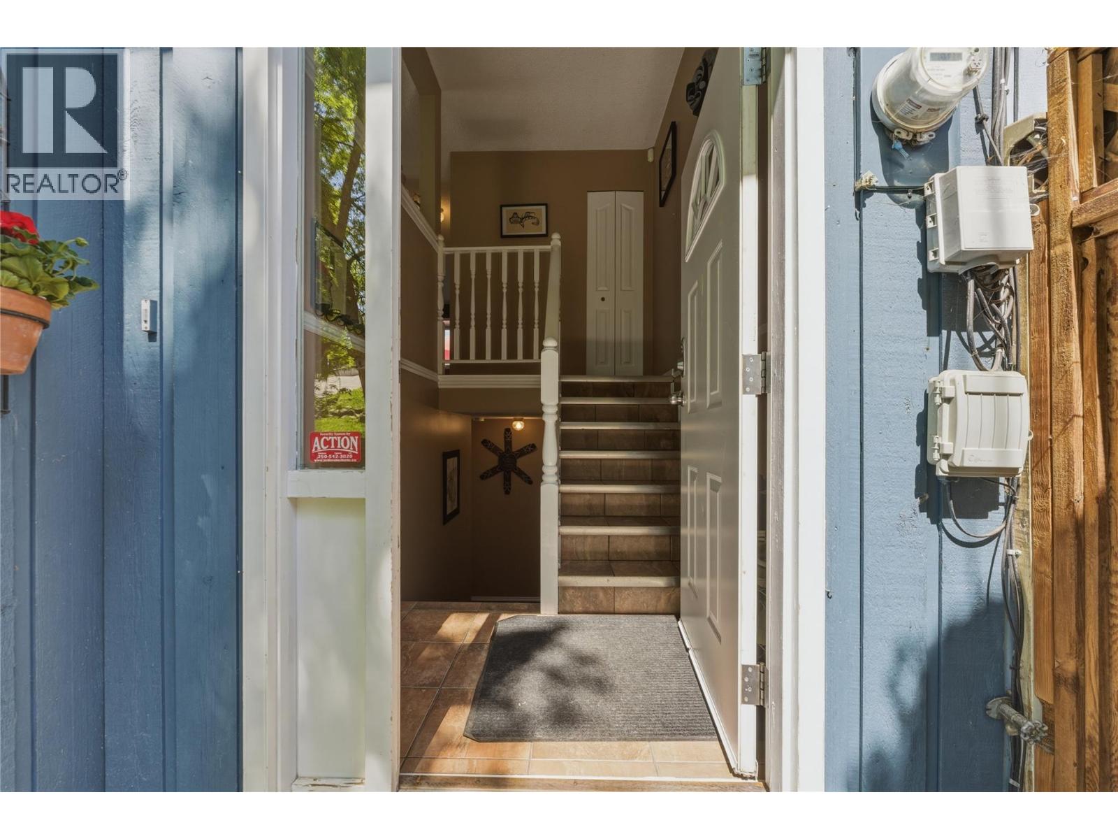 6705 Longacre Drive, Vernon, British Columbia  V1H 1J1 - Photo 3 - 10386756