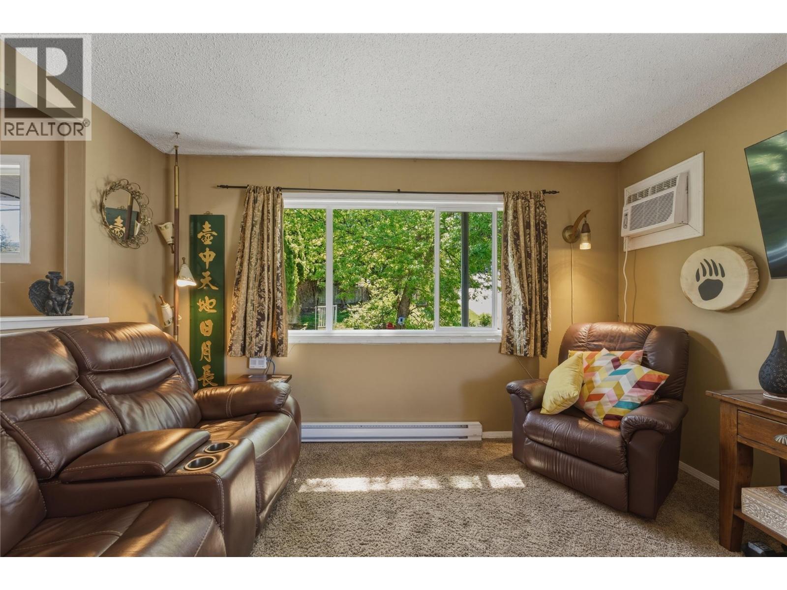6705 Longacre Drive, Vernon, British Columbia  V1H 1J1 - Photo 6 - 10386756