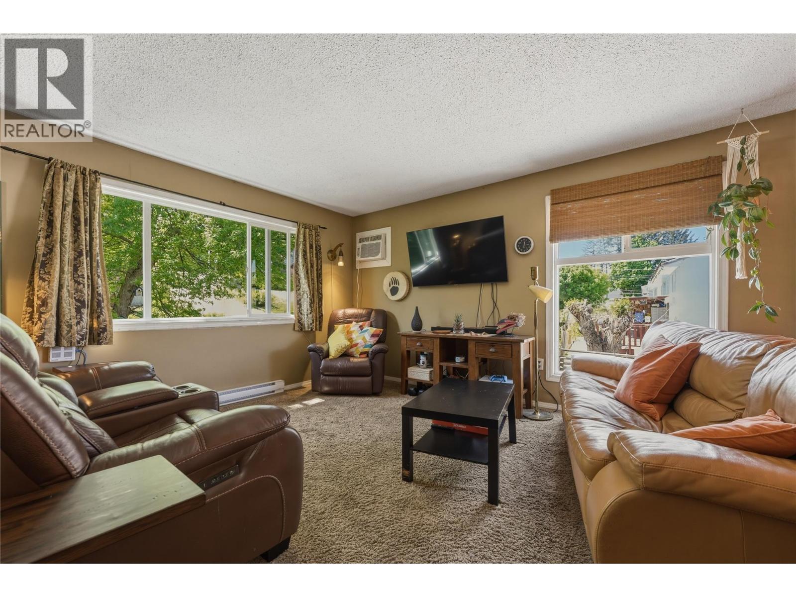 6705 Longacre Drive, Vernon, British Columbia  V1H 1J1 - Photo 4 - 10386756